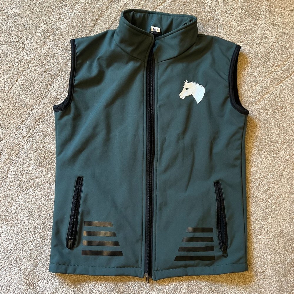 Unbranded kids vest, European sizing 140 (US 8 - 10)